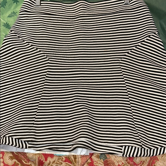 Express Dresses & Skirts - Express Monochrome Striped Skater Skirt